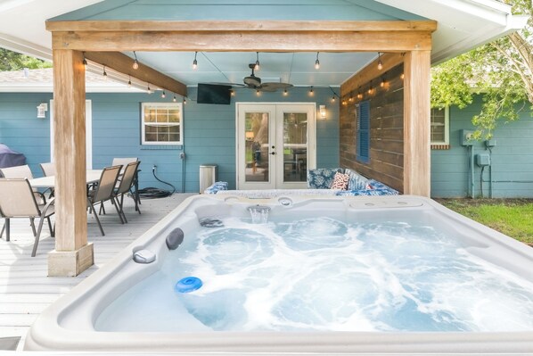 Relaxing hot tub!