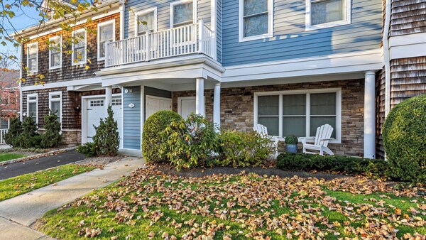 Classic Townhome With A Luxury Feel, Perfect For Relaxing After A Day At... - The Hamptons, NY