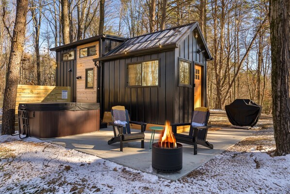 Dip in the hot tub, chill by the fire, and grill up fun in your dreamy hideway!