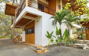 Fully equipped house for 10 people