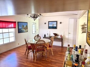 DININGROOM353LOEB