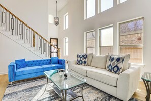Living Area | Smart TV | 1st Floor