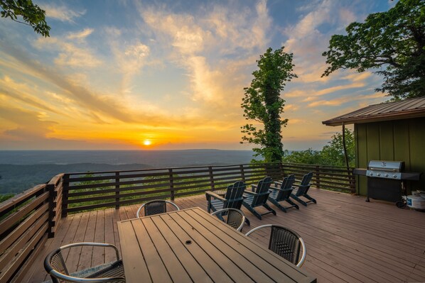 Plenty of seating for lounging on the deck and al fresco dining at sunset :)