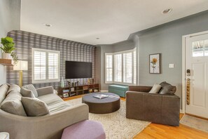 Living Room | Main Level | Free WiFi | Central A/C & Heating | Smart TV