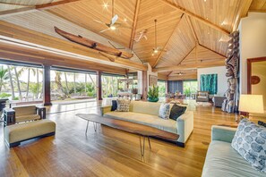 Living Room | Free WiFi
