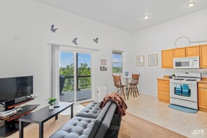 Living Room | Smart TV | Books | Central A/C & Heating | Single-Story Apartment