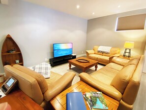 Ultra-comfy livingroom, Smart TV, highspeed fibre Internet