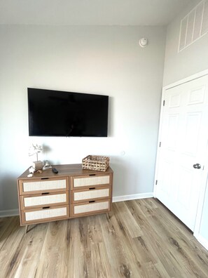 King room tv area