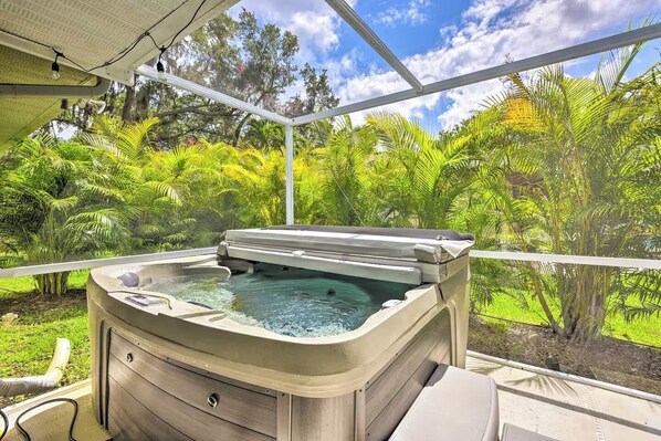 Outdoor spa tub