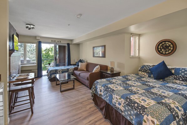 Living Room (1)
