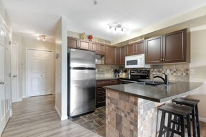 205A Full Kitchen