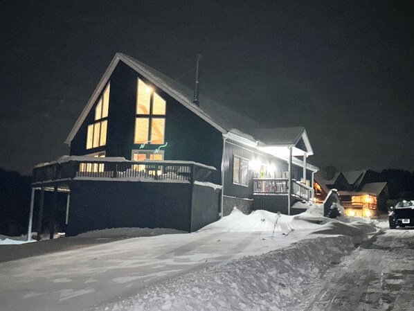 New Chalet , ground level guest apartment , private side entrance , parking