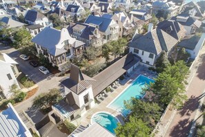 The Barbados Pool is a 2 minute walk