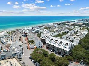 Located 5 minutes from the beach, and 2 minutes from Main St shopping and dining and The Barbados Pool