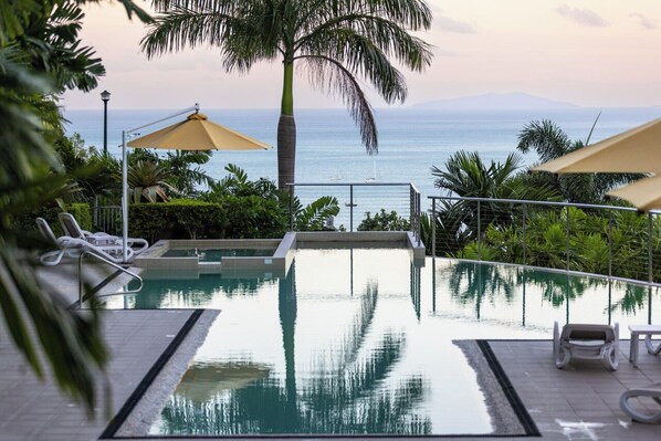 Swimming pool and spa (1)