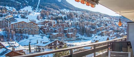Apartment, Town, Residential Area, Urban Design, Balcony, Condominium, Mountain Range, Mixed-Use, Hill Station, Alps