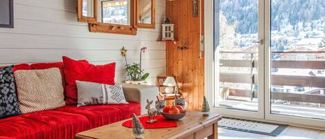Furniture, Interior Design, Wood, Room, Living Room, Couch, Ceiling, Table, Flooring, Home