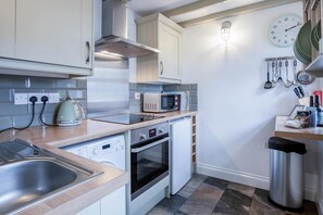 Stable Cottage - 1 Bedroom Cottage - Penally (24672)