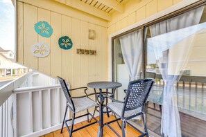 Private Balcony | Self Check-In | 2 Mi to Destin Harbor Boardwalk