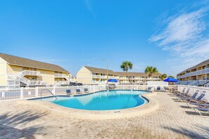 Sandpiper Cove | Community Amenities | Outdoor Pool | Beach Access On-Site