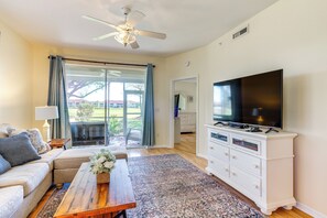 Living Room | Free WiFi | Smart TV