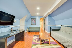 Living Room | Free WiFi | Electric Heat | Smart TVs
