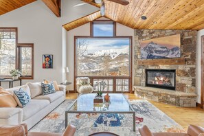 Stylish and spacious open main floor living