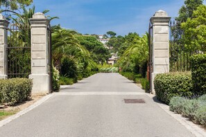 Entrada de la propiedad