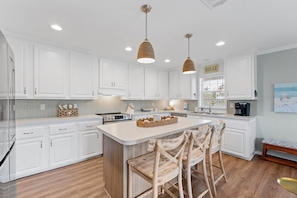 Kitchen with Breakfast Bar