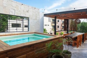 Private rooftop jacuzzi with beautiful views. Covered outdoor dining area.