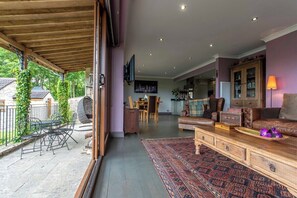 A 40 foot balcony and full ceiling to floor sliding glass runs the length of the sitting and dining areas