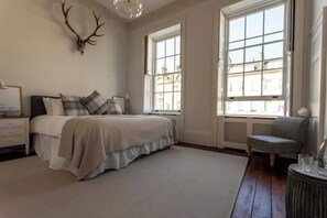 Super king size bedroom (can be two singles if required) overlooking Great Pulteney Street.