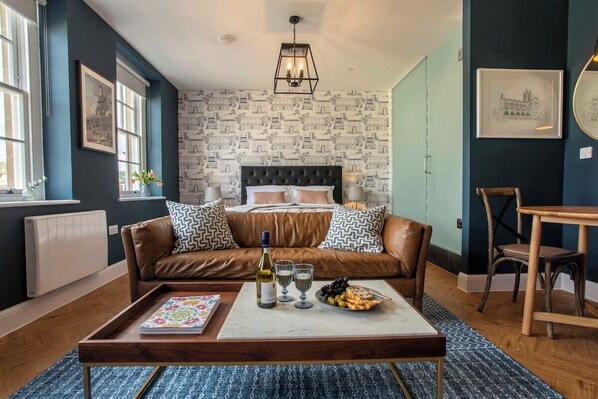 Living in luxury - open planned living room / bedroom and kitchen - the perfect romantic retreat!