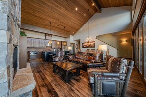 Gather in the living area to watch your favorites movies at the end of the day 