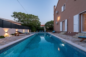 Swimming pool