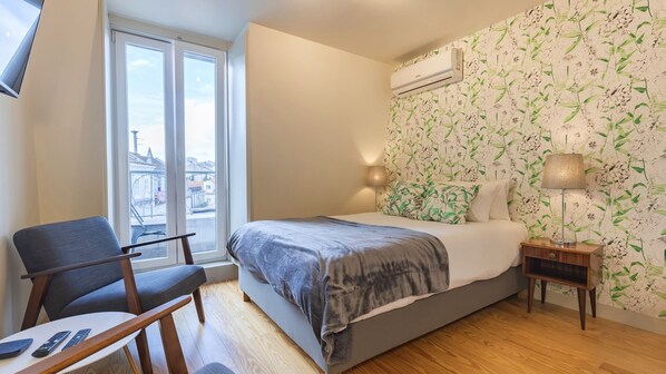Wake up to natural light and vibrant decor in this cozy Graça studio. #LisbonLiving #GraçaRetreat