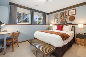 Bedroom 2 | Queen Bed with Laptop-friendly Workspace (garden level)