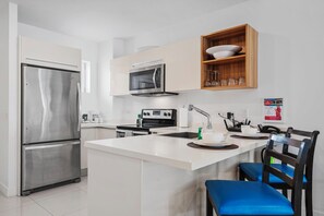 Stylish kitchen with an open layout and modern appliances makes cooking easy - Bar seating offers a great spot for casual dining, morning coffee, or a quick bite - Start your day with breakfast here before exploring Noord’s beautiful coastline