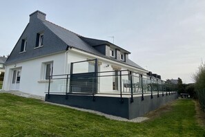 Außenseite Ferienhaus [Sommer]