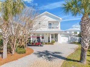 Welcome to your next stay at Coastal Empress!