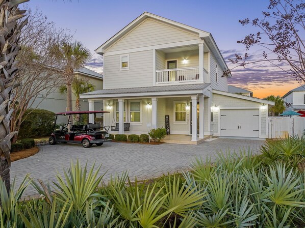Charming 2-story home with a coastal vibe!