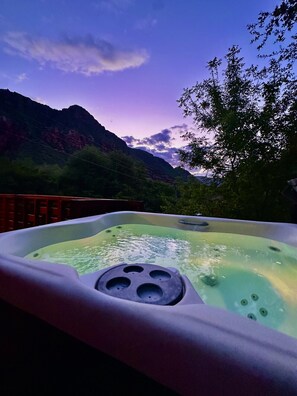 Outdoor spa tub