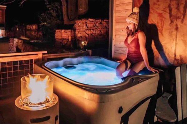 Outdoor spa tub