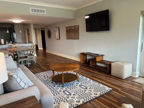 Living room w/ 55" tv