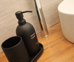 Bathroom amenities