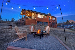 Chat around a bonfire with a glass of champagne or beer. We provide firewood!