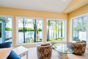 These swivel chairs are the perfect spot for taking in the view, reading a great book or joining in the movie night/board game fun!