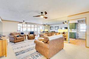 Living Room | 1st Floor | Smart TV | Central A/C | Central & Electric Heating