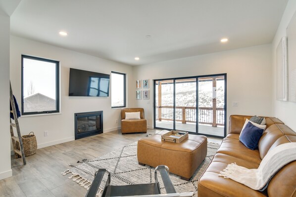 Granby Vacation Rental | 3BR | 2.5BA | 1,550 Sq Ft | 5 Steps Required