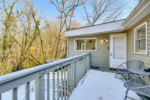 Private Deck | Single-Story Home | Stunning Mountain Views